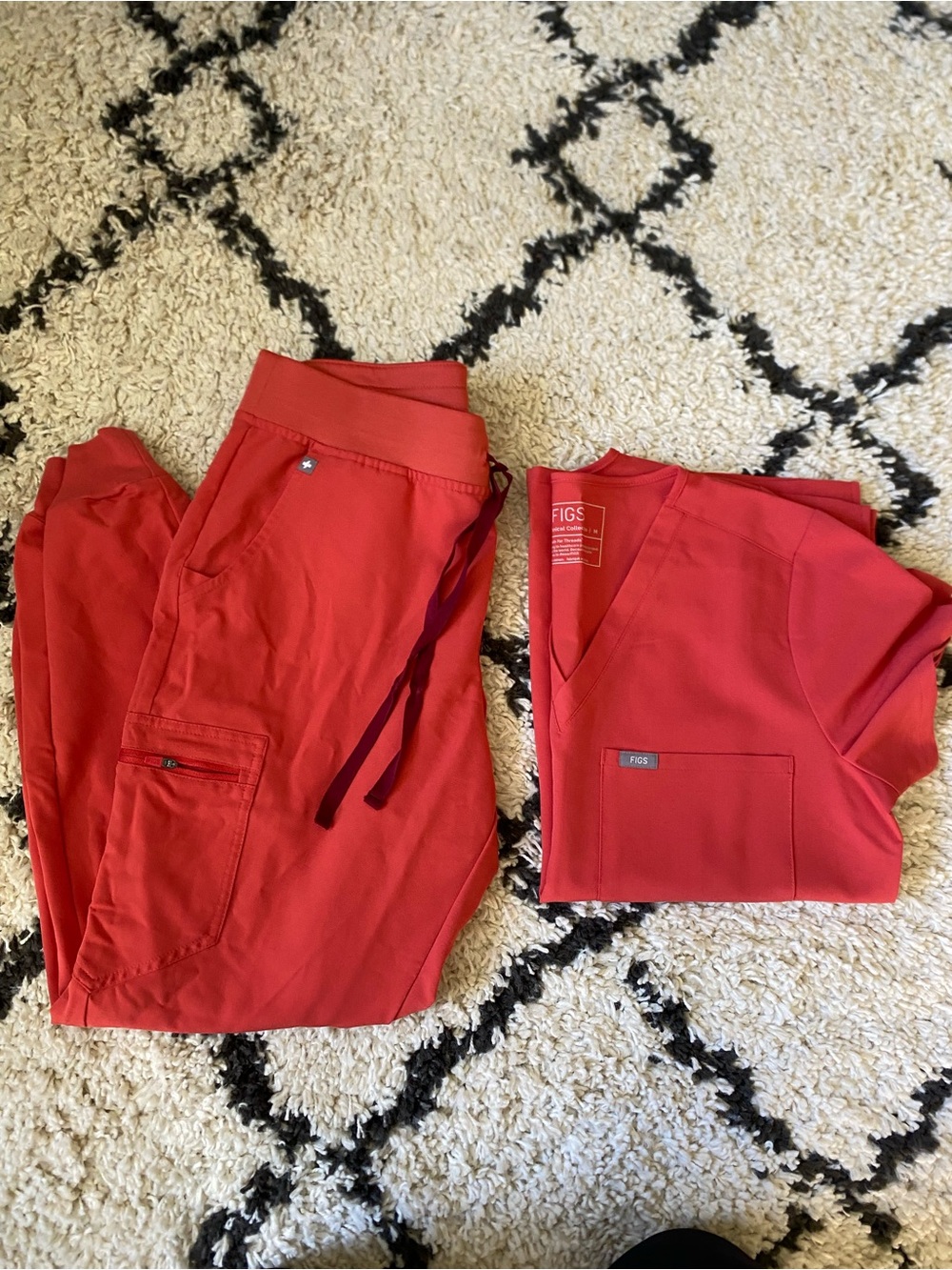 Figs Zamora jogger scrub set - L joggers/ M top